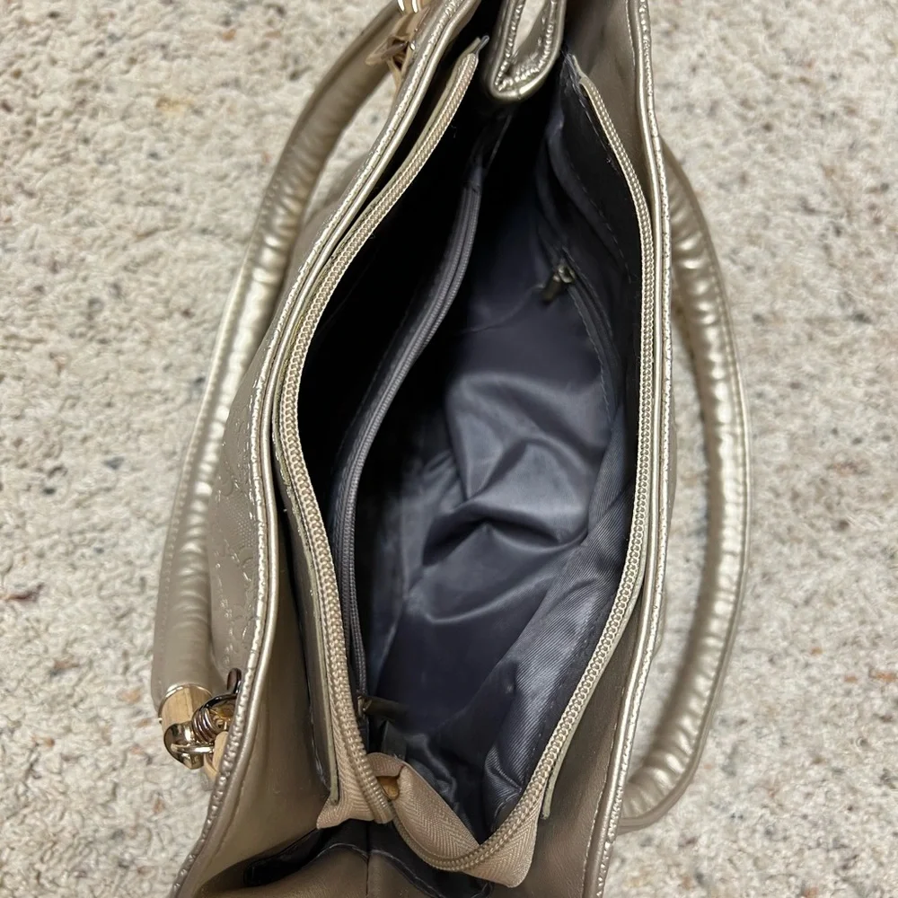 Purses - Picture 3 of 8